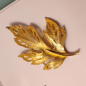 VTG LG Golden Leaf Brooch